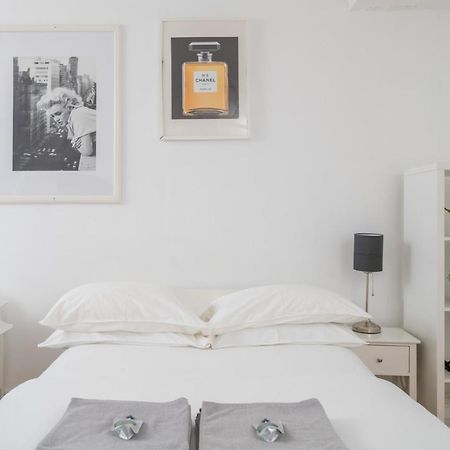 Soho & Covent Garden Apartment, Sleeps 3 London Eksteriør bilde